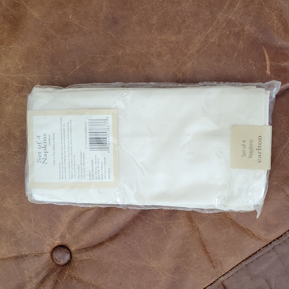 NWT Bed Bath & Beyond Buffet Napkins - Picture 4 of 5